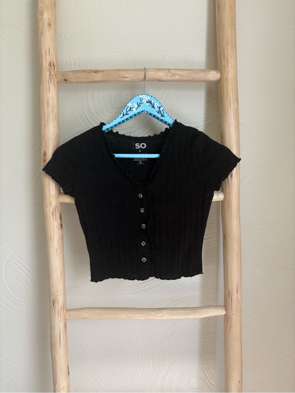 SO Black Ribbed Button-Front Crop Top